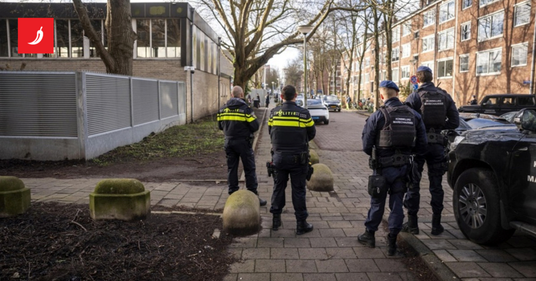 Uhićen peti osumnjičenik za napad na sinagogu u Rotterdamu. Spominje se i Iran Uhićen peti osumnjičenik za napad na sinagogu u Rotterdamu. Spominje se i Iran