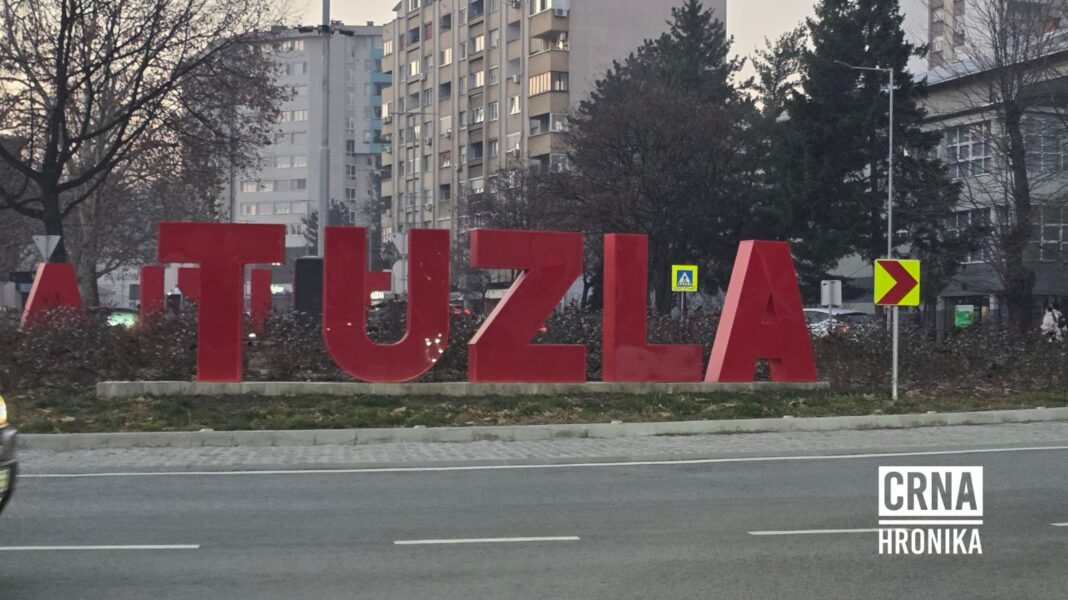 Umjesto u penziju postavljeni na direktorsku poziciju: Tri direktora JP u Tuzli imaju više od 200 godina Umjesto u penziju postavljeni na direktorsku poziciju: Tri direktora JP u Tuzli imaju više od 200 godina