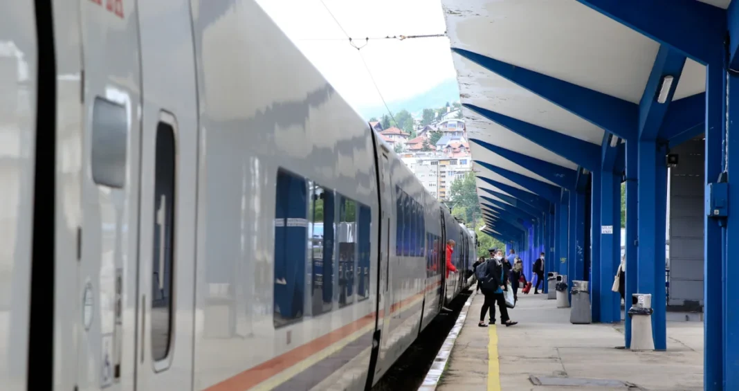 Uskoro vozom iz Sarajeva do Zagreba? Intenzivni pregovori između tri željeznice Uskoro vozom iz Sarajeva do Zagreba? Intenzivni pregovori između tri željeznice