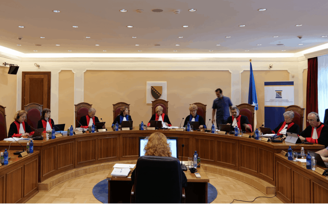 Ustavni sud proglasio neustavnom Odluku Predstavničkog doma BiH o formiranju Ureda glavnog pregovarača sa EU jer je nije potvrdio Dom naroda – Istraga .ba Ustavni sud proglasio neustavnom Odluku Predstavničkog doma BiH o formiranju Ureda glavnog pregovarača sa EU jer je nije potvrdio Dom naroda - Istraga .ba