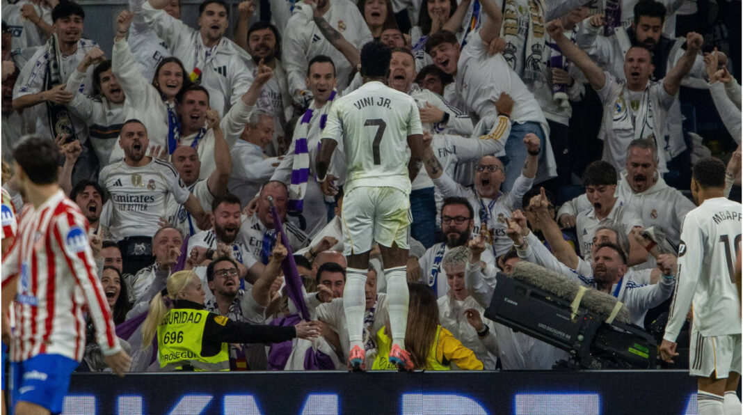 Vinisijus Junior slavi slavlje Real Madrida u derbiju protiv Atletica Vinisijus Junior slavi slavlje Real Madrida u derbiju protiv Atletica