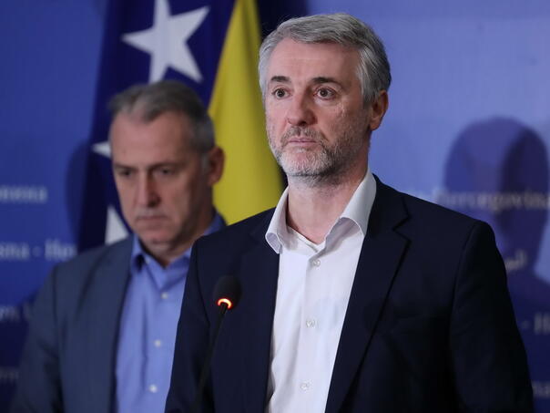 Vozači iz BiH pod pritiskom: Traži se hitan sastanak s Hrvatskom zbog pravila Schengena Vozači iz BiH pod pritiskom: Traži se hitan sastanak s Hrvatskom zbog pravila Schengena