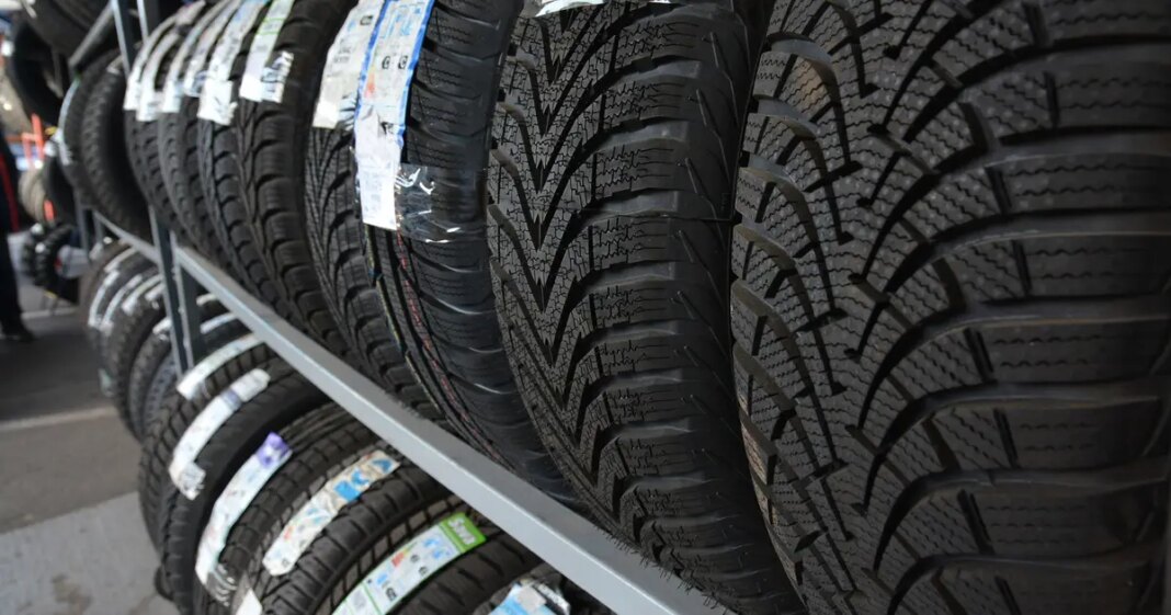 Vrijeme je za ljetne gume? Evo koji je službeni rok i koji vas propust može koštati 130 eura Vrijeme je za ljetne gume? Evo koji je službeni rok i koji vas propust može koštati 130 eura