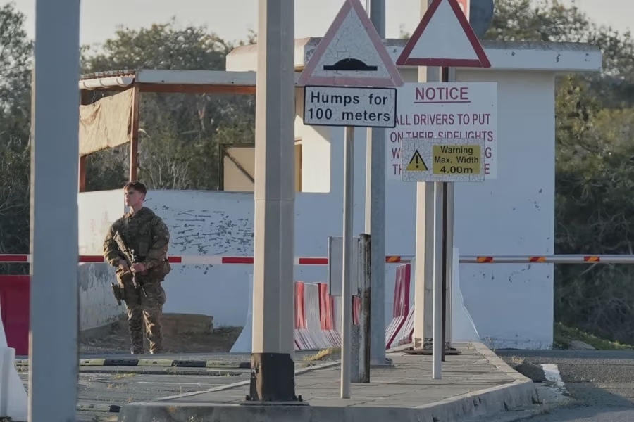 ŽESTOK NAPAD IRANA NA BRITANSKU BAZU NA KIPRU: Eksplozije odjekuju Larnacom