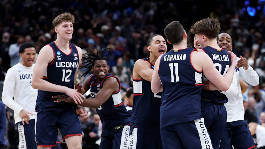 Završnica za vijeke: UConn iznenadio Dukea pobjednikom igre, Michigan dominira Volsom Završnica za vijeke: UConn šokirao Dukea pobjednikom igre, Michigan dominira Volsom