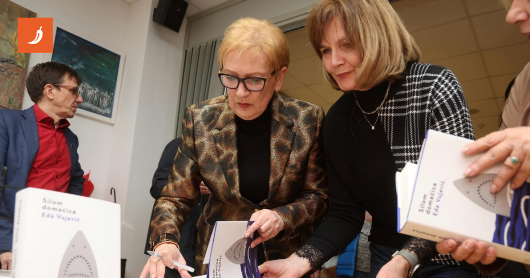 Mama Vojka V predstavila knjigu Silom domaćica, i on se pojavio na promociji Mama Vojka V predstavila knjigu Silom domaćica, i on se pojavio na promociji