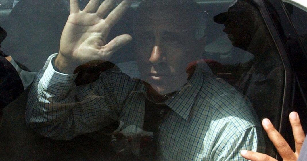 On je svijetu otkrio da Izrael krije nuklearno oružje u Dimoni. Kidnapovan i drogiran od strane Mosada On je svijetu otkrio da Izrael krije nuklearno oružje u Dimoni. Kidnapovan i drogiran od strane Mosada