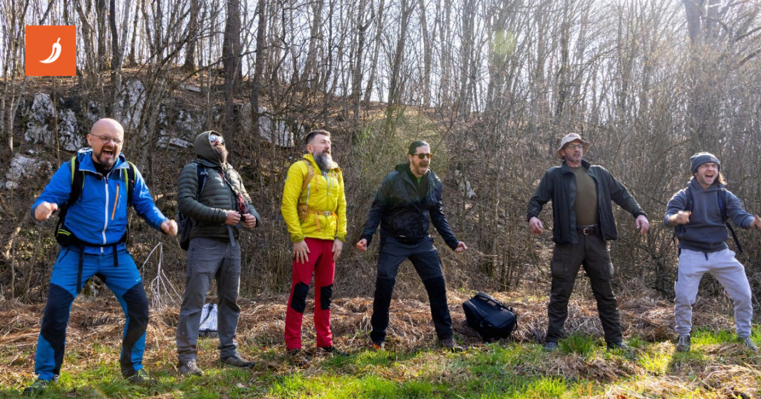 Govore im da su klečavci jer se snimaju dok riču u šumi. Evo tko su Muški krugovi Govore im da su klečavci jer se snimaju dok riču u šumi. Evo tko su Muški krugovi