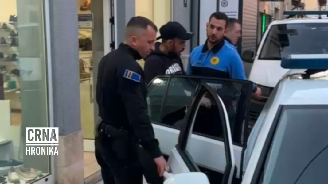 neizvjesna završnica u Mostaru: Građani napravili sačekušu i uhvatili lopove koji su ukrali oko 10.000 KM Drama u Mostaru: Građani napravili sačekušu i uhvatili lopove koji su ukrali oko 10.000 KM