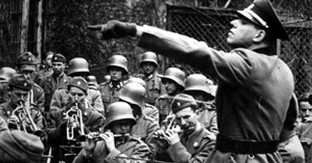 U zagrljaju ustaša: ‘Pusti, najprije čekić u glavu, pa je onda naš’ U zagrljaju ustaša: ‘Pusti, najprije čekić u glavu, pa je onda naš’