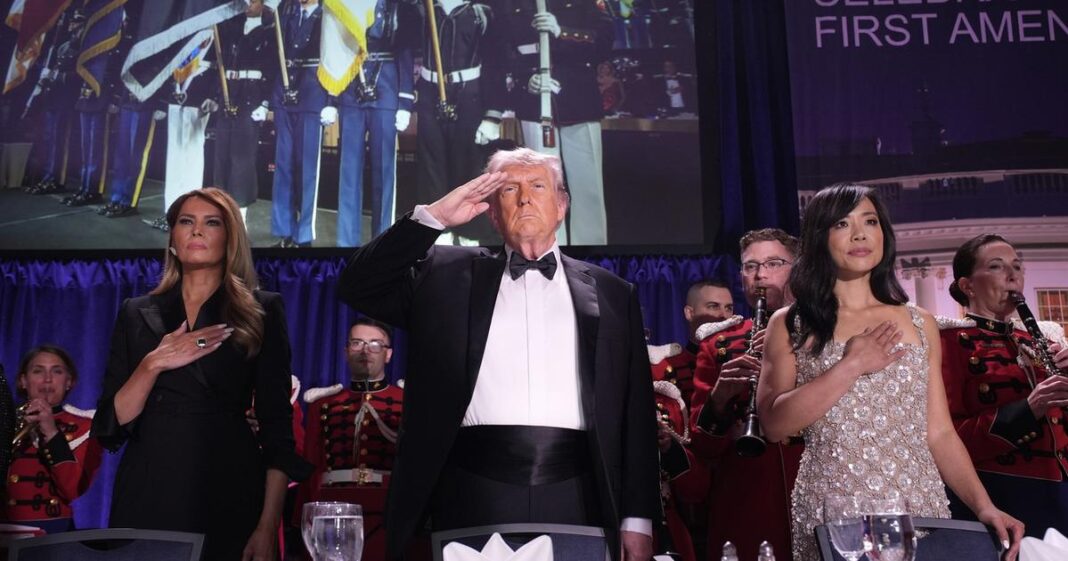 Protokol: Koga treba prvo spasiti ako ne Trampa? Melanija sama ispod stola Protokol: Koga treba prvo spasiti ako ne Trampa? Melanija sama ispod stola