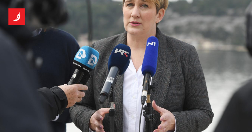 Anonimno pismo uznemirilo Supetar. Gradonačelnica: Spremni smo za sve Anonimno pismo uznemirilo Supetar. Gradonačelnica: Spremni smo za sve