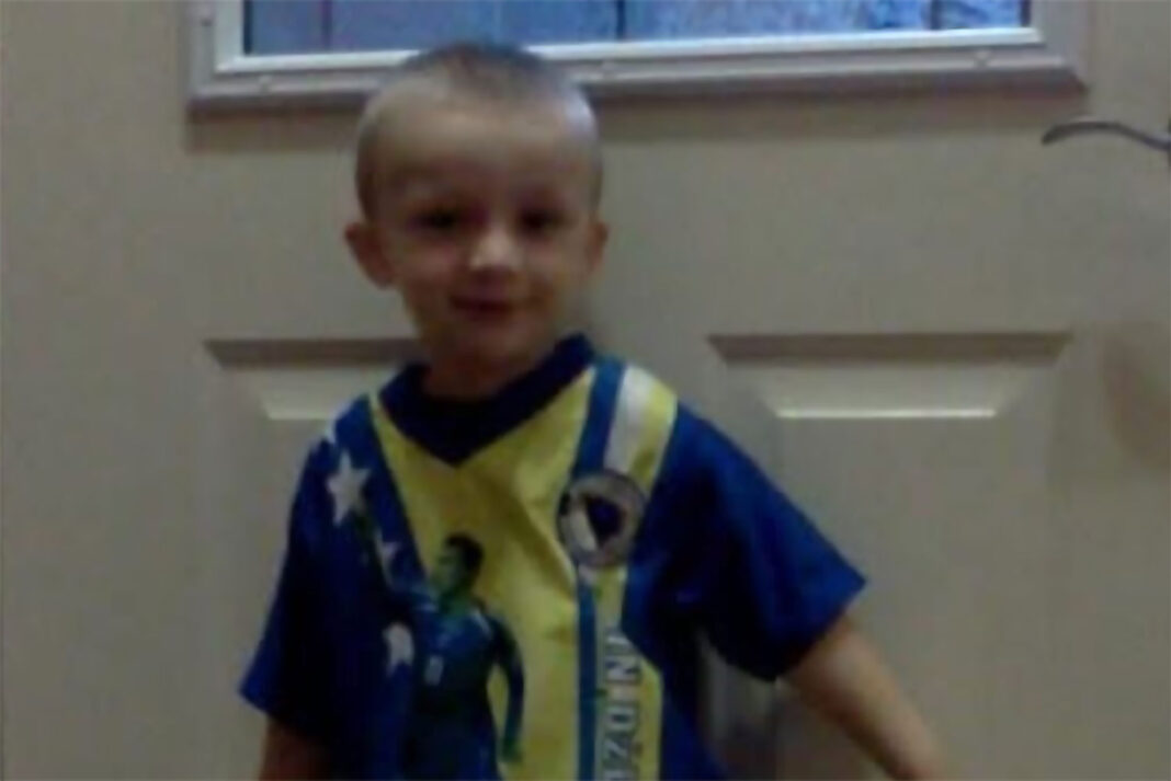 Čudo iz SAD-a: Svi ga žele u dresu BiH, a on se kao dječak slikao u majici Zmajeva Čudo iz SAD-a: Svi ga žele u dresu BiH, a on se kao dječak slikao u majici Zmajeva