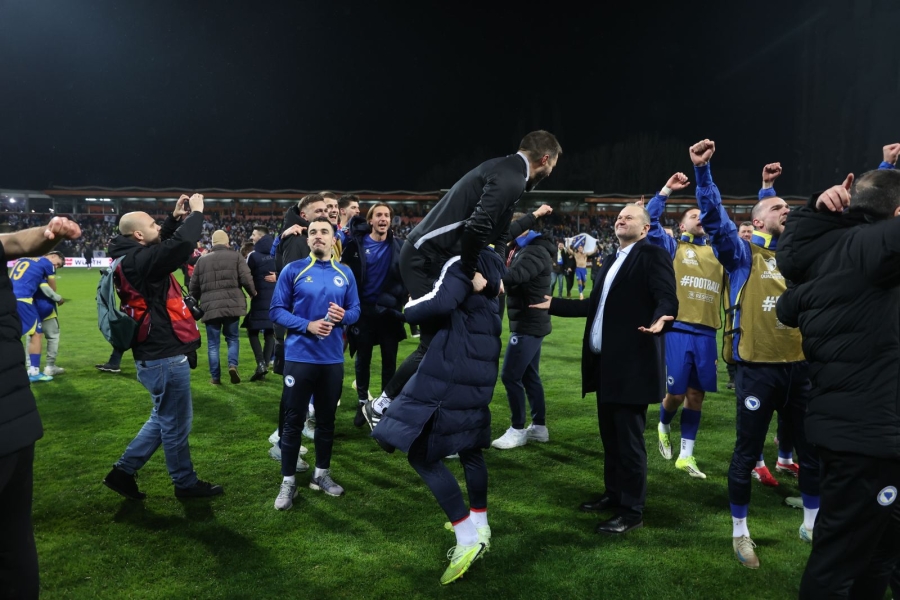 DA LI SU REALNI: Za meč Kanade i BiH na SP ostalo još 388 ulaznica, a najskuplja košta… DA LI SU REALNI: Za meč Kanade i BiH na SP ostalo još 388 ulaznica, a najskuplja košta...