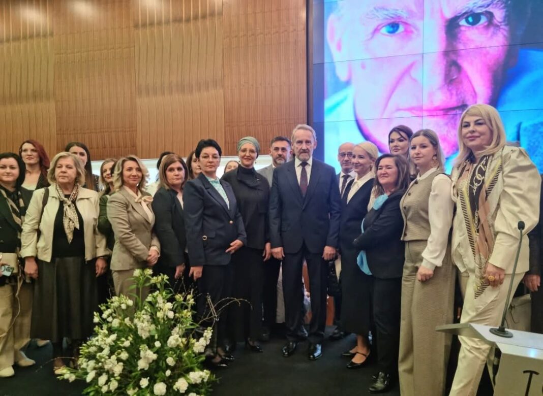 “Da bi Trojka otišla, mora otići i njen BiH Denis Bećirović” – Crna hronika Izetbegović: “Da bi Trojka otišla, mora otići i njen BiH Denis Bećirović”