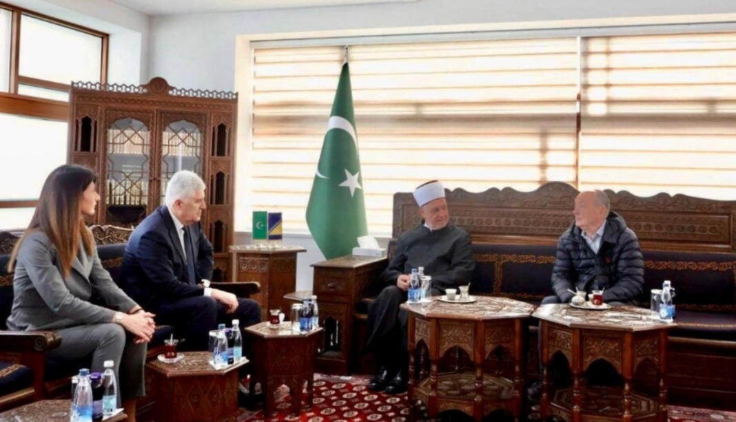 Dogovor sa optuženičke klupe: Dragan Čović preko Edhema Bičakčića sklapa “predizborno primirje” sa Bošnjacima da bi stvorili preduslove za “redefinisanje Federacije i izmjene Izbornog zakona” Dogovor sa optuženičke klupe: Dragan Čović preko Edhema Bičakčića sklapa "predizborno primirje" sa Bošnjacima da bi stvorili preduslove za "redefinisanje Federacije i izmjene Izbornog zakona"