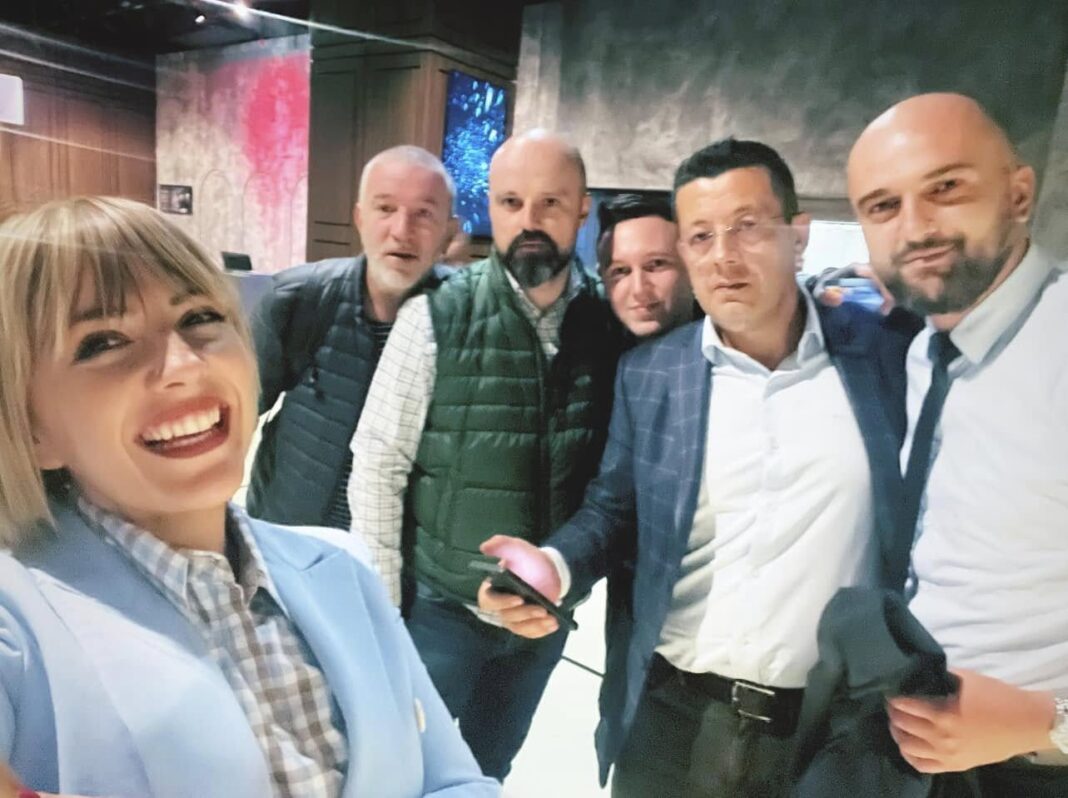 Ervin Mušinović, direktor Trojke za medijske egzekucije: „Mi kada udarimo – udarimo preko pravih i najjačih medija!“ – Istraga .ba Ervin Mušinović, direktor Trojke za medijske egzekucije: „Mi kada udarimo - udarimo preko pravih i najjačih medija!“ - Istraga .ba