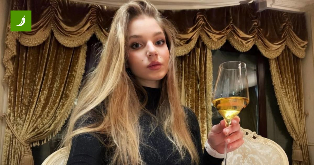 FOTO Čekala ju je plivačka karijera. Slikala se potpuno gola i postala influencerica FOTO Čekala ju je plivačka karijera. Slikala se potpuno gola i postala influencerica