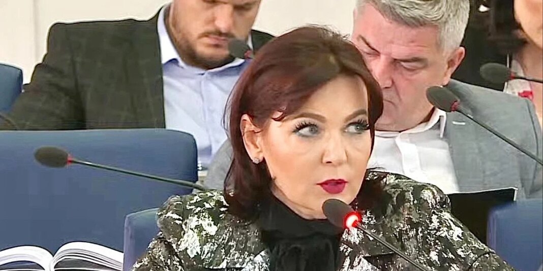 Gavrankapetanović-Smailbegović upozorava: Embriji iz zatvorene klinike ne smiju propasti, neophodan je zakon Gavrankapetanović-Smailbegović upozorava: Embriji iz zatvorene klinike ne smiju propasti, neophodan je zakon