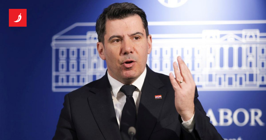 Grmoja: Gradonačelnik Metkovića pokušava se izvući iz afere “bratova svastika” Grmoja: Gradonačelnik Metkovića pokušava se izvući iz afere "bratova svastika"