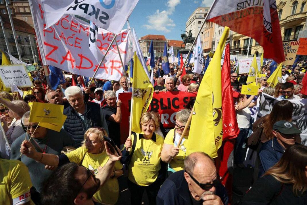 Hiljade radnika na ulicama Zagreba: Traže veće plate i dostojanstvene penzije Hiljade radnika na ulicama Zagreba: Traže veće plate i dostojanstvene penzije