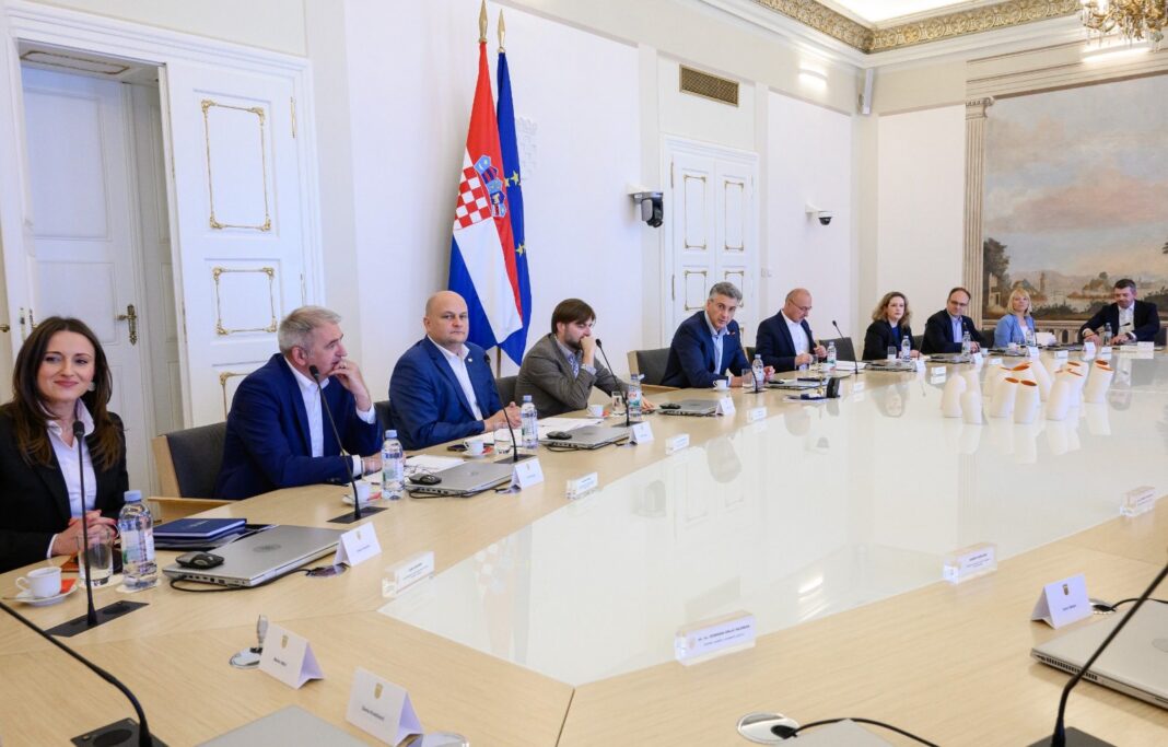 Hrvatska, ipak, popušta: Veći dio Sporazuma o južnoj interkonekciji usaglašen. Predsjedništvo i Vijeće ministara bi u utorak ujutro trebali dati saglasnost za njegovo potpisivanje! – Istraga .ba Hrvatska, ipak, popušta: Veći dio Sporazuma o južnoj interkonekciji usaglašen. Predsjedništvo i Vijeće ministara bi u utorak ujutro trebali dati saglasnost za njegovo potpisivanje! - Istraga .ba