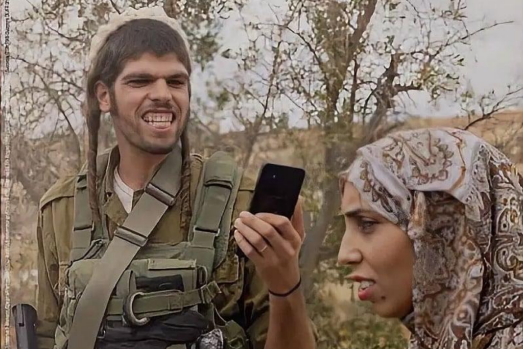 JADNI LI SU ISLAMSKI VLADARI: Dok svijet šuti, izraelski vojnik snima Palestinku u patnji. To nije naslovnica, to je optužnica! JADNI LI SU ISLAMSKI VLADARI: Dok svijet šuti, izraelski vojnik snima Palestinku u patnji. To nije naslovnica, to je optužnica!