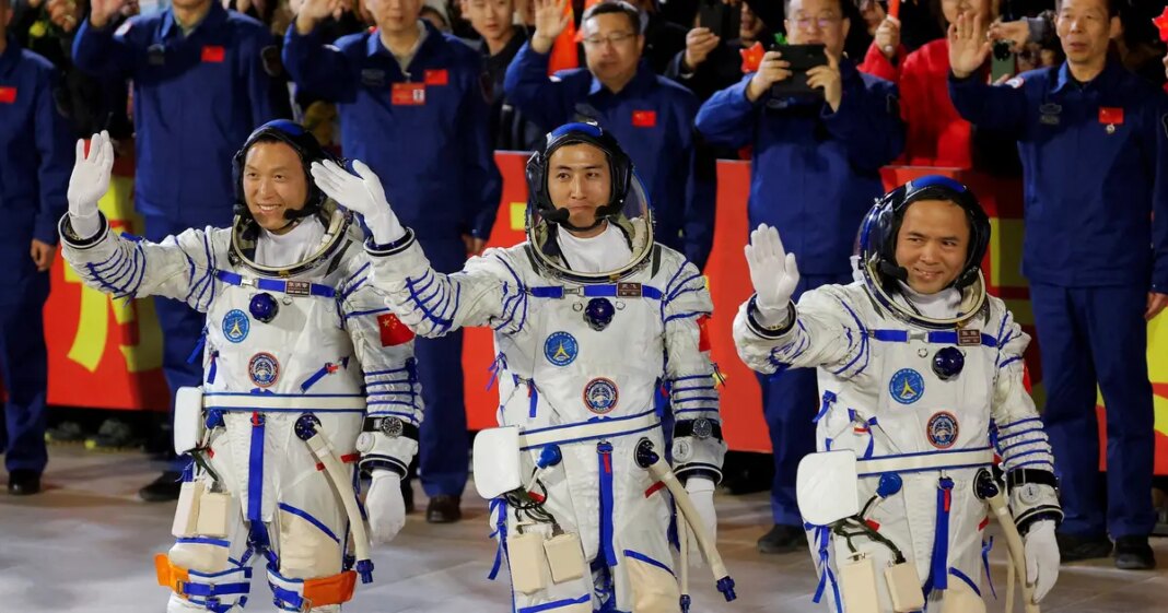 Kineski astronauti ostaju u svemiru još mjesec dana Kineski astronauti ostaju u svemiru još mjesec dana