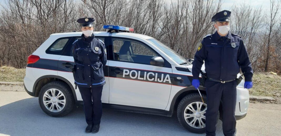 MUP ZDK prodaje svoja vozila: Golf za 600 KM, Škoda 1.000 KM a Suzuki za 3.000 KM MUP ZDK prodaje svoja vozila: Golf za 600 KM, Škoda 1.000 KM a Suzuki za 3.000 KM