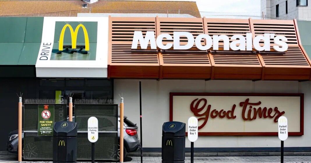 McPROGRAMER McDonald's uveo AI chatbot za narudžbe, ljudi ga koriste za kodiranje McPROGRAMER McDonald's uveo AI chatbot za narudžbe, ljudi ga koriste za kodiranje