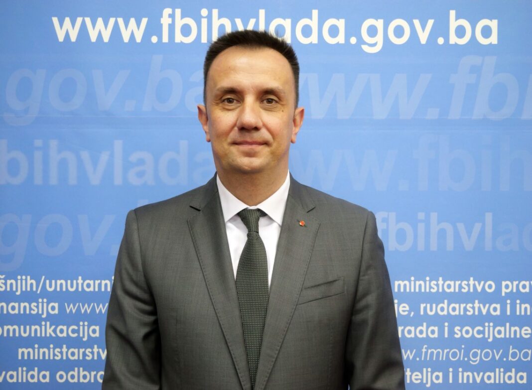 Ministar Lakić izabrao svog privatnog advokata da zastupa Federaciju: Za pravne usluge u slučaju Južna interkonekcije advokatskim kancelarijama Miljković i ArentFox 350 hiljada KM iz Budžeta – Istraga .ba Ministar Lakić izabrao svog privatnog advokata da zastupa Federaciju: Za pravne usluge u slučaju Južna interkonekcije advokatskim kancelarijama Miljković i ArentFox 350 hiljada KM iz Budžeta - Istraga .ba
