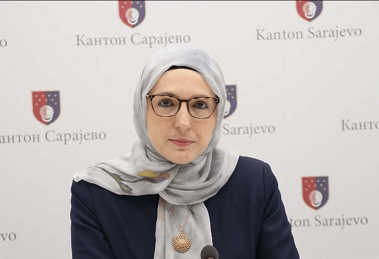 Ministrica Hota Muminović pozvala škole da odgode testove nakon historijskog uspjeha Zmajeva Ministrica Hota Muminović pozvala škole da odgode testove nakon historijskog uspjeha Zmajeva