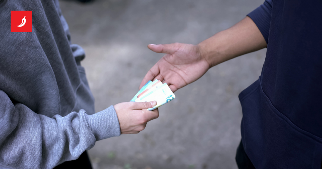 Mladića u Zagrebu iznuđivali 10 godina, uzeli mu oko 100.000 eura Mladića u Zagrebu iznuđivali 10 godina, uzeli mu oko 100.000 eura