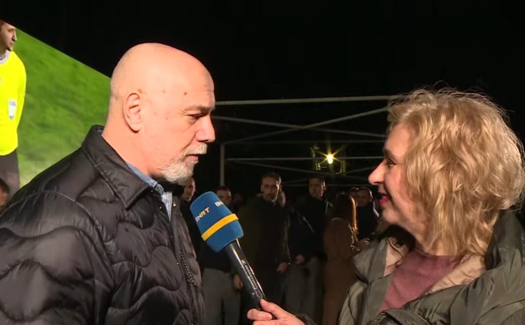 Mostarci priredili spektakularan doček Barbarezu: Možemo izgubiti utakmicu, ali ponos prema državnom grbu će biti najveći Mostarci priredili spektakularan doček Barbarezu: Možemo izgubiti utakmicu, ali ponos prema državnom grbu će biti najveći