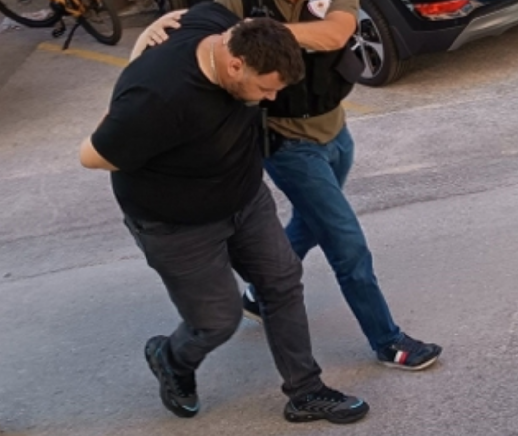 Nakon što ga je bh. pravosuđe “pripazilo” sa godinom zatvora: U Španiji uhapšen Zagrepčanin Tomislav Martić zbog krijumčarenja 60 kilograma kokaina. Povezan je sa Balkanskim kartelom! Nakon što ga je bh. pravosuđe "pripazilo" sa godinom zatvora: U Španiji uhapšen Zagrepčanin Tomislav Martić zbog krijumčarenja 60 kilograma kokaina. Povezan je sa Balkanskim kartelom!