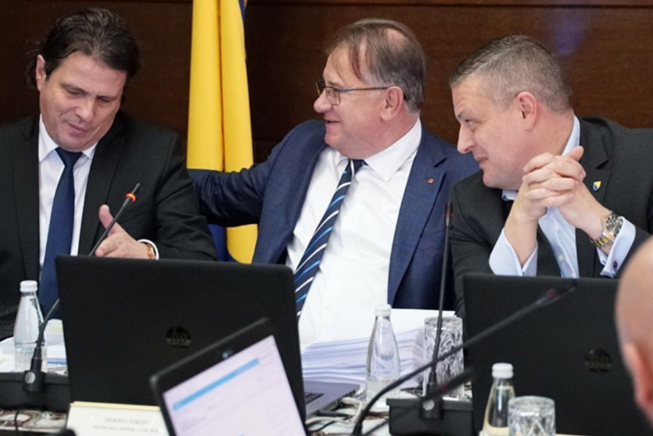 Nakon zaduženja od 400 miliona KM na domaćoj berzi: Vlada Federacije BiH traži konsultanta za zaduženje na međunarodnom tržištu kapitala – Istraga .ba Nakon zaduženja od 400 miliona KM na domaćoj berzi: Vlada Federacije BiH traži konsultanta za zaduženje na međunarodnom tržištu kapitala - Istraga .ba