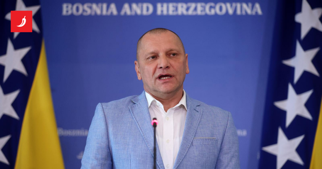 Nekadašnji Komšićev suradnik odustao od kandidature za predstavnika Hrvata Nekadašnji Komšićev suradnik odustao od kandidature za predstavnika Hrvata