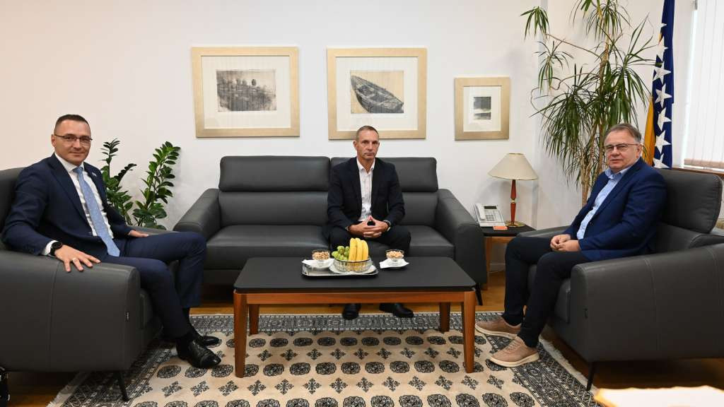 Nemoguća misija POSKOK-a: Osam tužilaca radi na 1.200 predmeta, devet optužnica za godinu; bez izmjena zakona Odjel pred kolapsom – Istraga .ba Nemoguća misija POSKOK-a: Osam tužilaca radi na 1.200 predmeta, devet optužnica za godinu; bez izmjena zakona Odjel pred kolapsom - Istraga .ba