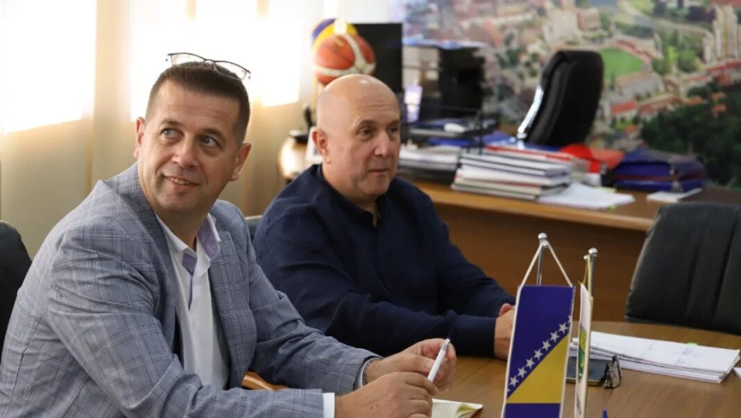 Nova Željezara u staro gvožđe: Srpsko-bošnjački vezani kapital i krah zeničke industrije čelika – Istraga .ba Nova Željezara u staro gvožđe: Srpsko-bošnjački vezani kapital i krah zeničke industrije čelika - Istraga .ba