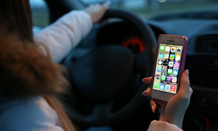 POLICIJA ĆE VAM NAKON NESREĆE PREGLEDATI MOBITEL: Nova tehnologija izazvala buru POLICIJA ĆE VAM NAKON NESREĆE PREGLEDATI MOBITEL: Nova tehnologija izazvala buru