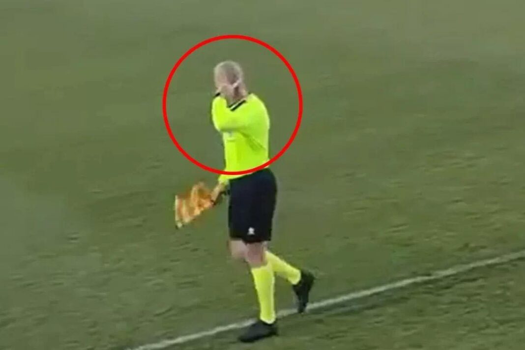 Pomoćni sudija pokazivao srednji prst navijačima Posušja, iz kluba se oglasili: “Da li je to rađeno po nečijem nalogu?” Pomoćni sudija pokazivao srednji prst navijačima Posušja, iz kluba se oglasili: “Da li je to rađeno po nečijem nalogu?”