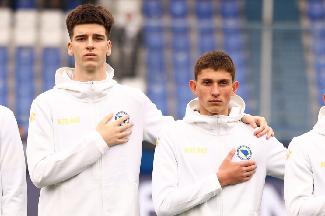 Portal koji prati Schalke: Džeko i Katić mogu pomoći Ibrišimoviću u prvom timu, ali ga Muslić nema na radaru Portal koji prati Schalke: Džeko i Katić mogu pomoći Ibrišimoviću u prvom timu, ali ga Muslić nema na radaru