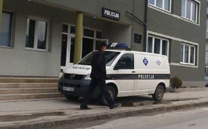 Potvrđena optužnica protiv dvojca iz Visokog: Zbog njive napali muškarca, stavili mu nož pod vrat Potvrđena optužnica protiv dvojca iz Visokog: Zbog njive napali muškarca, stavili mu nož pod vrat