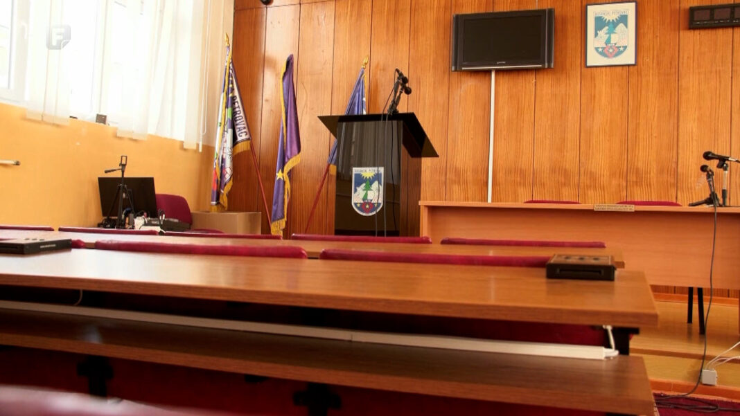 Raste kriza, rastu i naknade: Odluka o povećanju paušala u Bosanskom Petrovcu podijelila vijećnike Raste kriza, rastu i naknade: Odluka o povećanju paušala u Bosanskom Petrovcu podijelila vijećnike