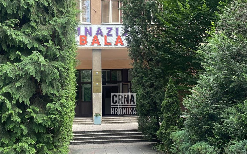 Reakcije nakon napada na profesoricu: “Ovo je slika raspada školstva” Reakcije nakon napada na profesoricu: “Ovo je slika raspada školstva”