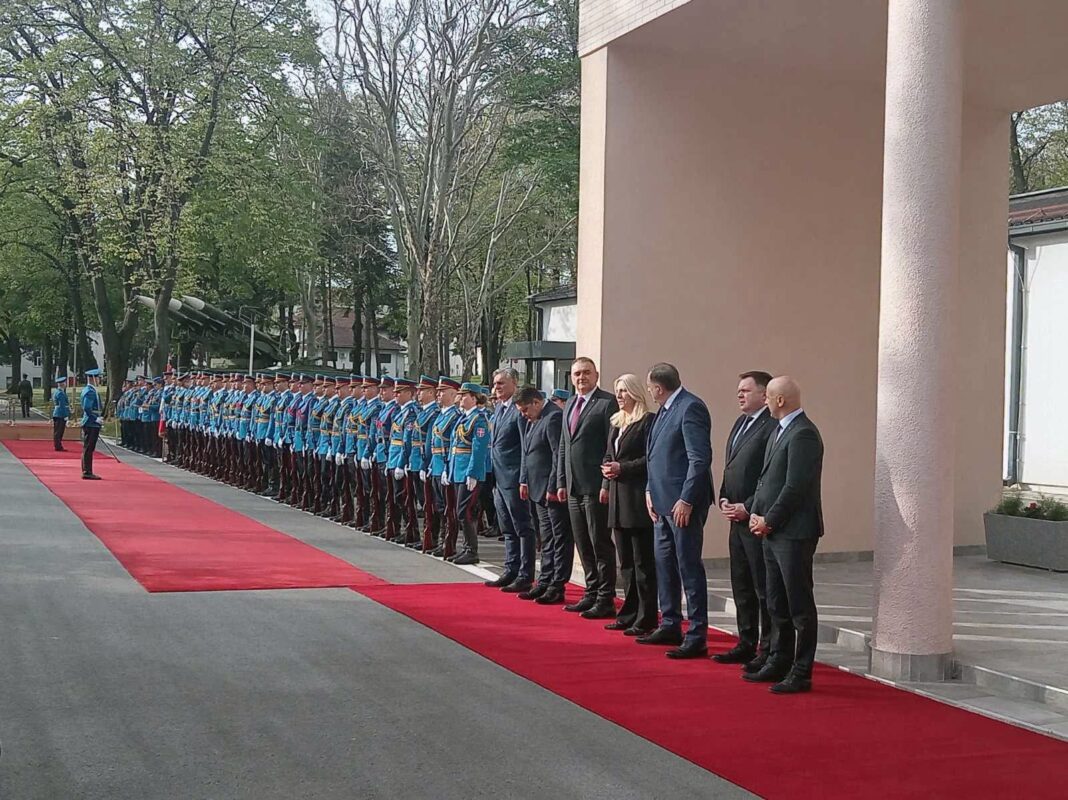 Rukovodstvo Republike Srpske i Milorad Dodik došli kod Vučića na sastanak u Beograd Rukovodstvo Republike Srpske i Milorad Dodik došli kod Vučića na sastanak u Beograd