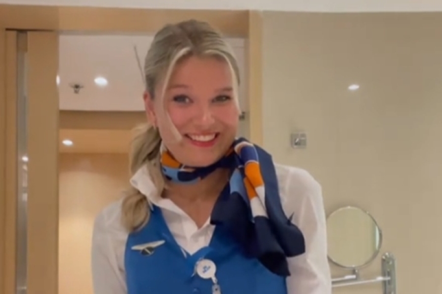 STJUARDESA POKAZALA KAKO NAPUNITI MOBITEL BEZ PUNJAČA: Ovo će spasiti mnoge STJUARDESA POKAZALA KAKO NAPUNITI MOBITEL BEZ PUNJAČA: Ovo će spasiti mnoge