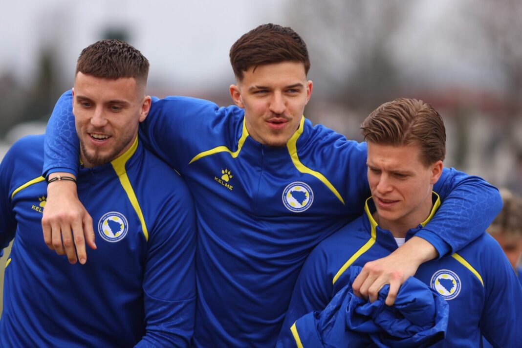 Talijani o mogućem transferu Zmajeva u Inter: “Dva Bosanca za Chivua” Talijani o mogućem transferu Zmajeva u Inter: “Dva Bosanca za Chivua”