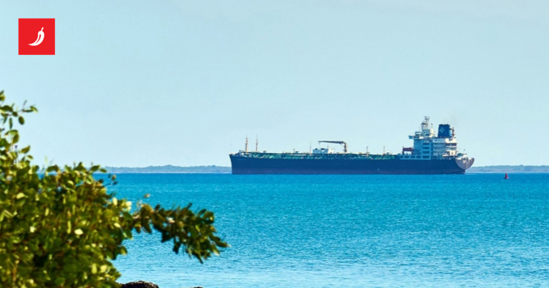 Tankeri izbjegavaju Iran novom rutom kroz Hormuški tjesnac Tankeri izbjegavaju Iran novom rutom kroz Hormuški tjesnac