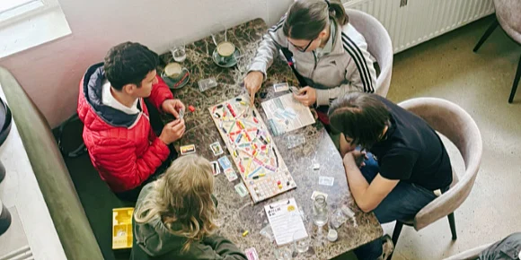 U Beču otvoren neobični kafić u kojem je zabranjeno koristiti mobitel U Beču otvoren neobični kafić u kojem je zabranjeno koristiti mobitel